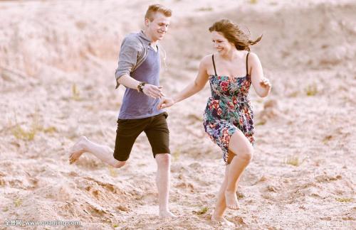 俄战机在波罗的海上空对两架美国轰炸机实施伴飞